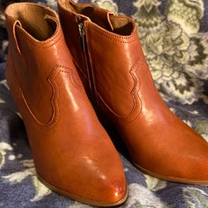 FRYE LEATHER BOOTIES-NEW!